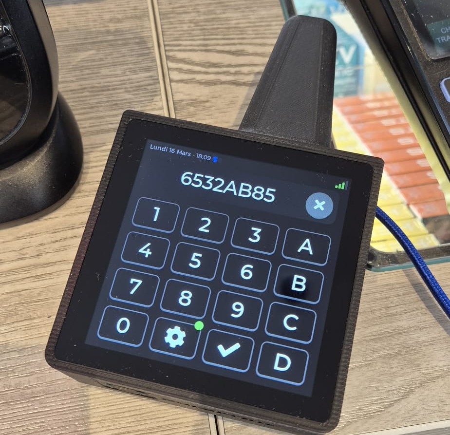 Le boîtier BURAPRINT posé sur un comptoir de tabac